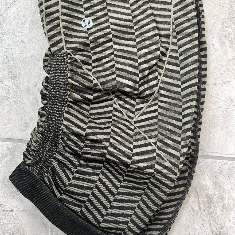 Lululemon crops